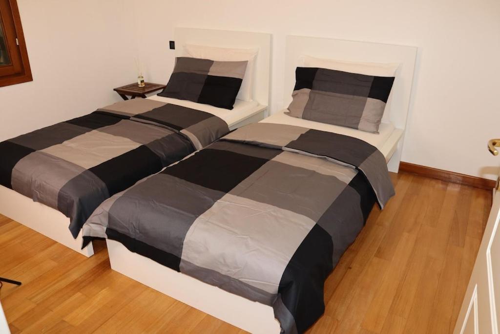 קוגולטו Appartement Dans Un Terrain De Golf, 5 Min De La Mer En Voiture, Parking Gratuit מראה חיצוני תמונה